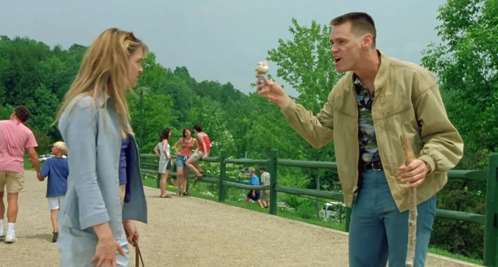 ВИДЕО Чарли получил с ноги в нос Я, снова я и Ирэн