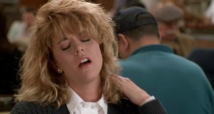 Мег Райан симулирует оргазм за столиком в кафе – Когда Гарри встретил Салли (1989)