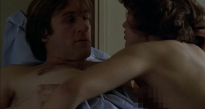 Софи Марсо топлес в постели – Полиция (1985)