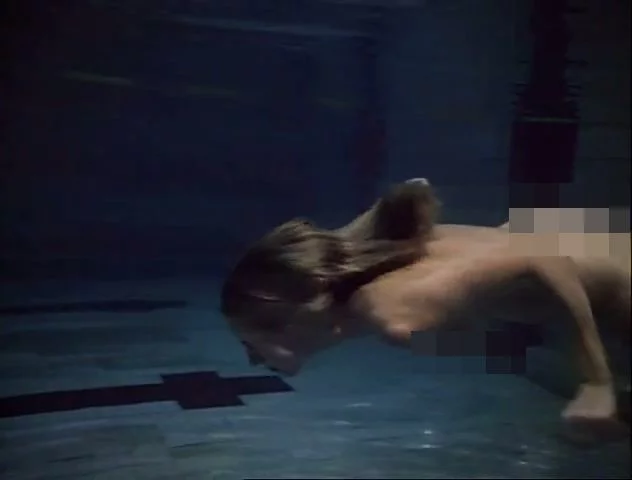 Қыздар бөксесін шайқайды