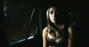 Голая Анна Уколова под дождём – Точка (2005)