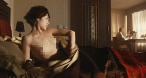 Голая Ольга Куриленко встает с кровати – Хитмэн (2007)